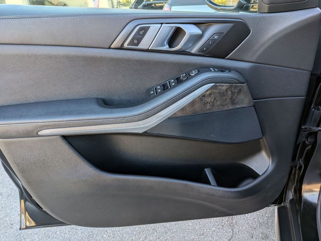 Used 2022 BMW X5 xDrive40i w/ Climate Comfort Package image 13