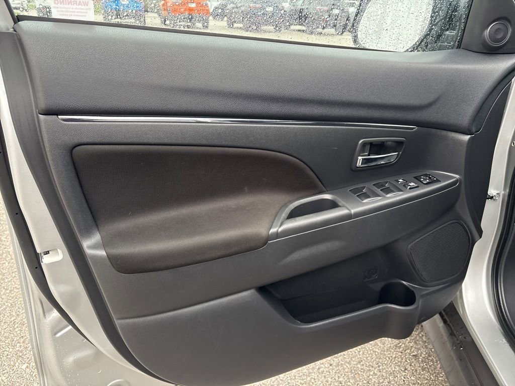 Used 2025 Mitsubishi Outlander Sport LE image 8