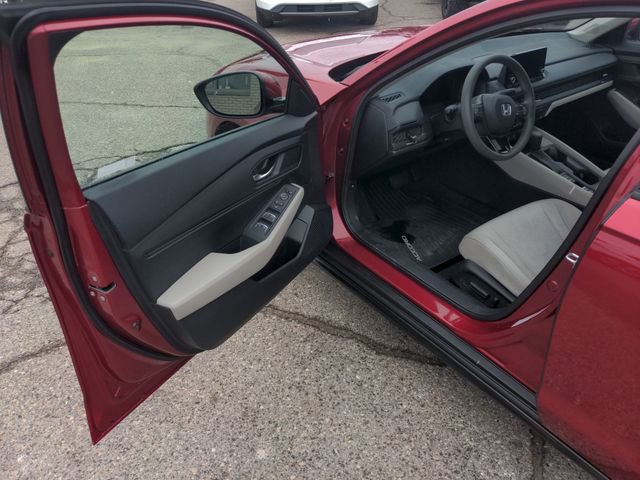 Used 2023 Honda Accord EX image 9
