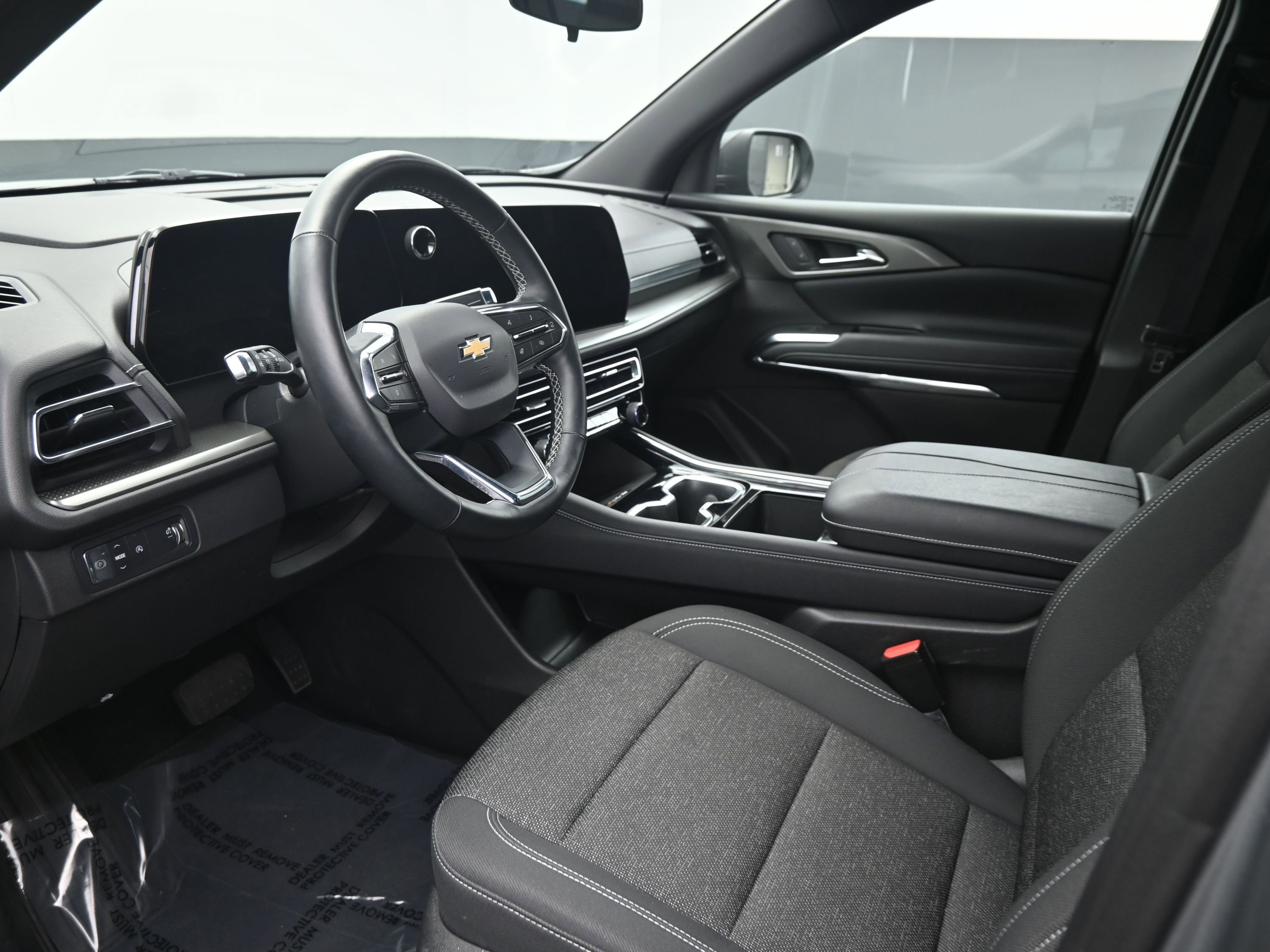 Used 2025 Chevrolet Traverse LT image 12