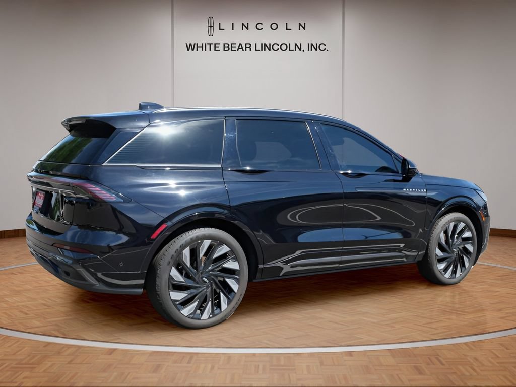 Used 2024 Lincoln Nautilus Reserve w/ Equipment Group 203A AWD/4WD image 5