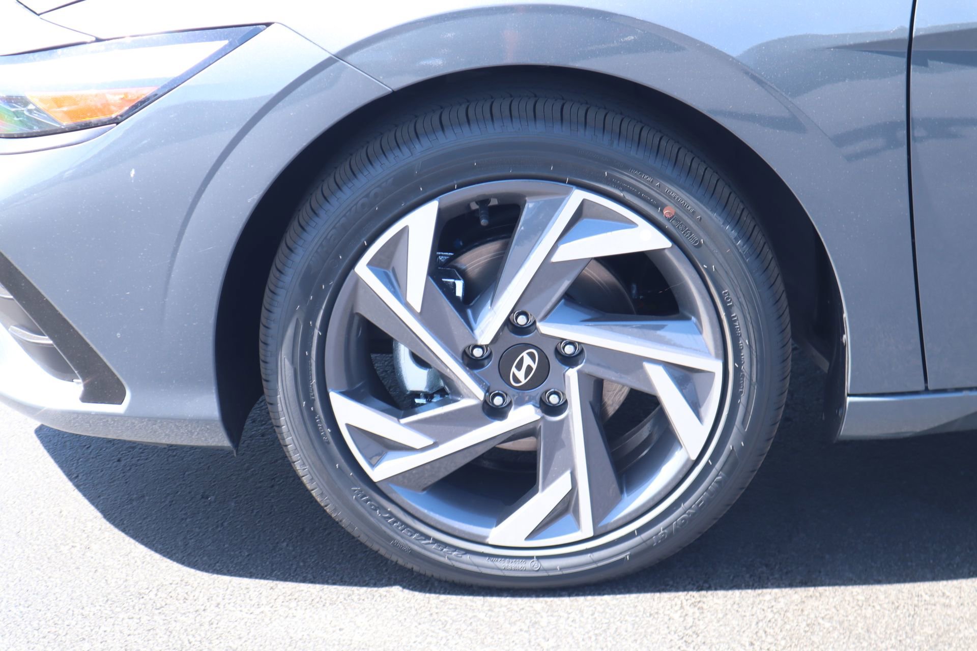 New 2026 Hyundai Elantra Limited image 4