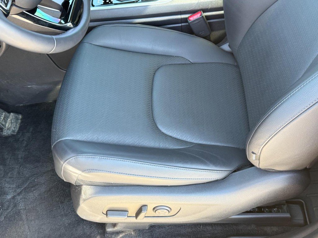 Used 2025 Kia Carnival SX Prestige image 17
