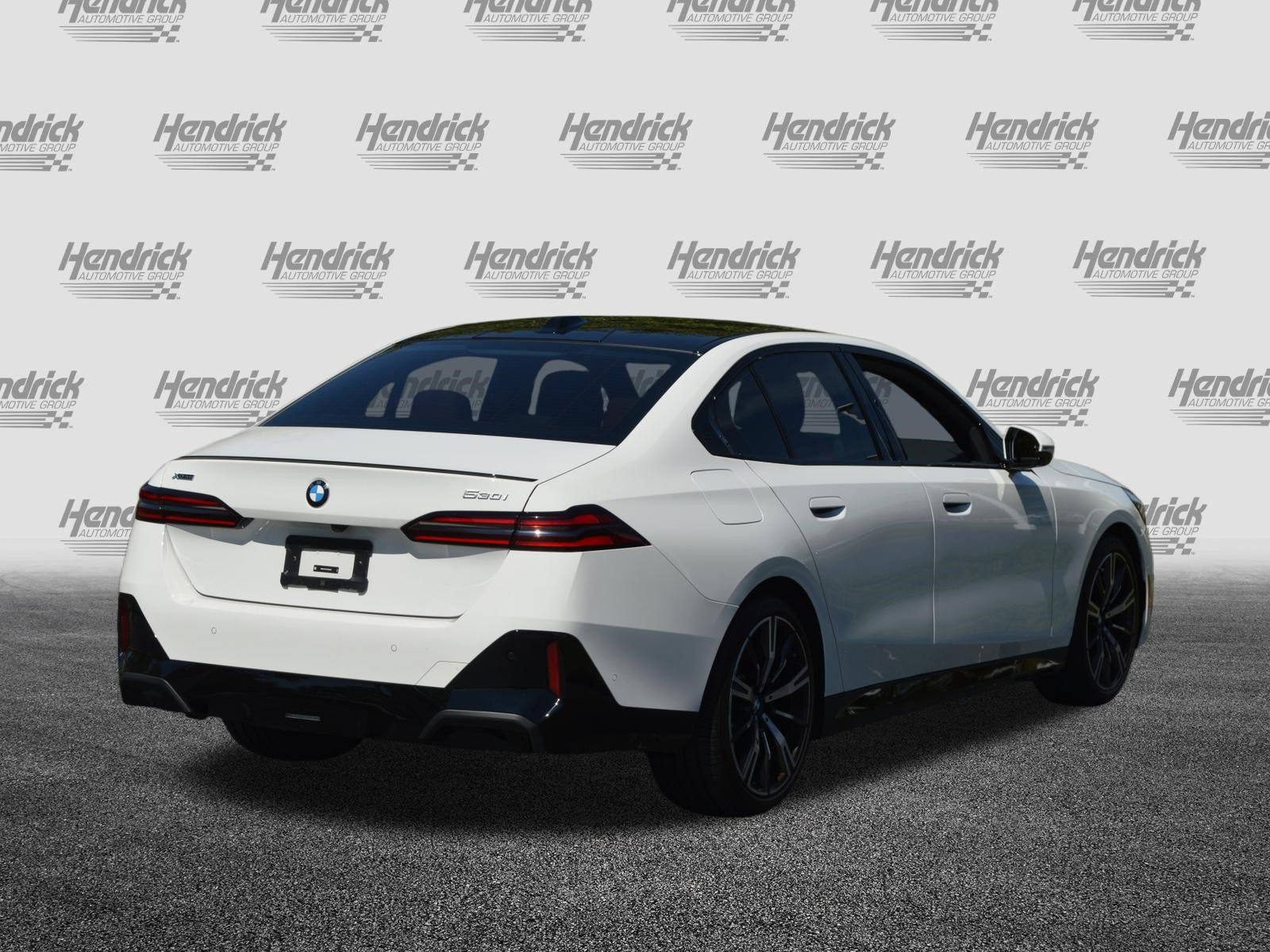 Certified 2026 BMW 530i xDrive w/ M Sport Package AWD/4WD image 11