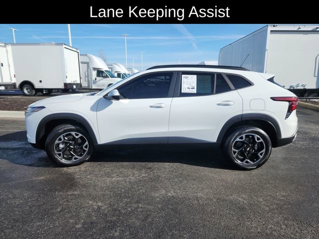 Used 2025 Chevrolet Trax LT w/ LT Convenience Package image 4