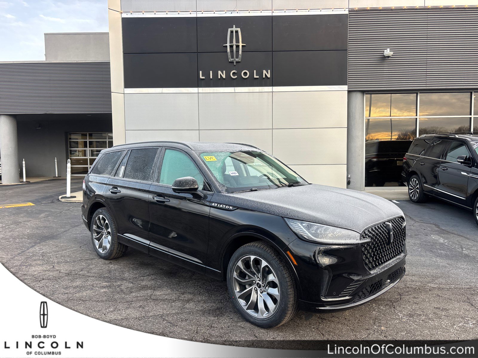 New 2026 Lincoln Aviator AWD w/ Jet Appearance Package image 1