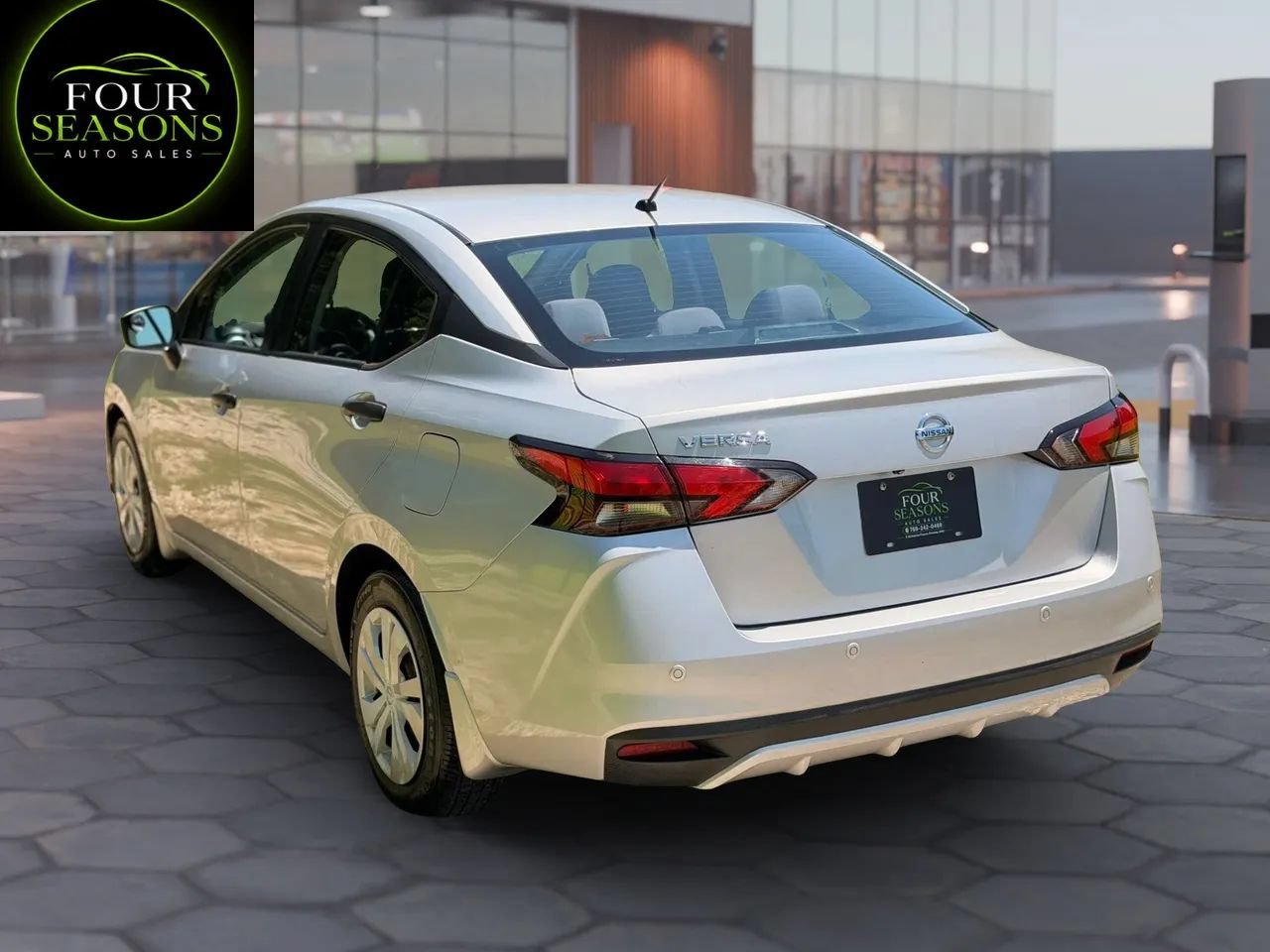Used 2021 Nissan Versa S FWD image 4