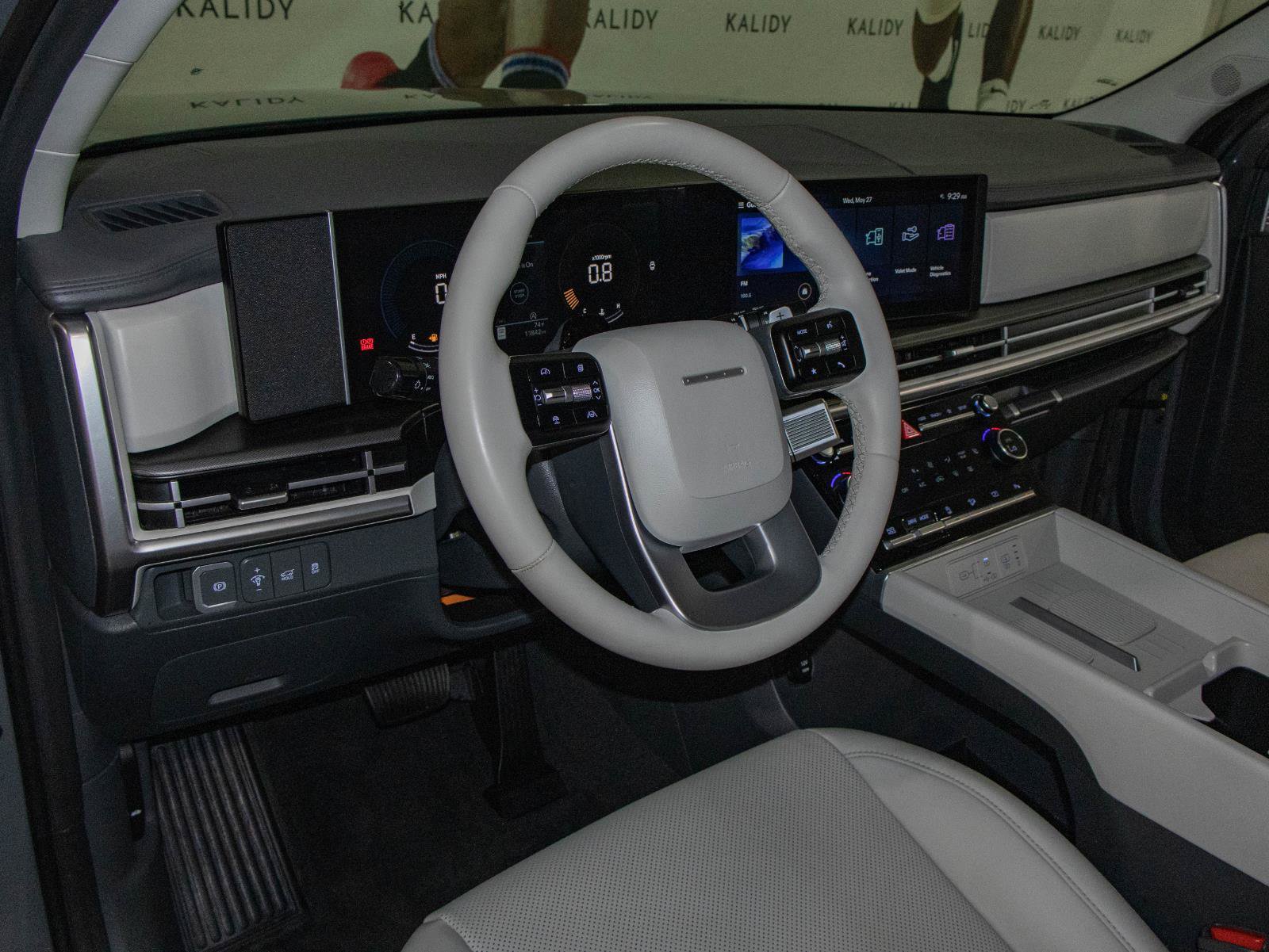 Used 2025 Hyundai Santa Fe SEL FWD image 5