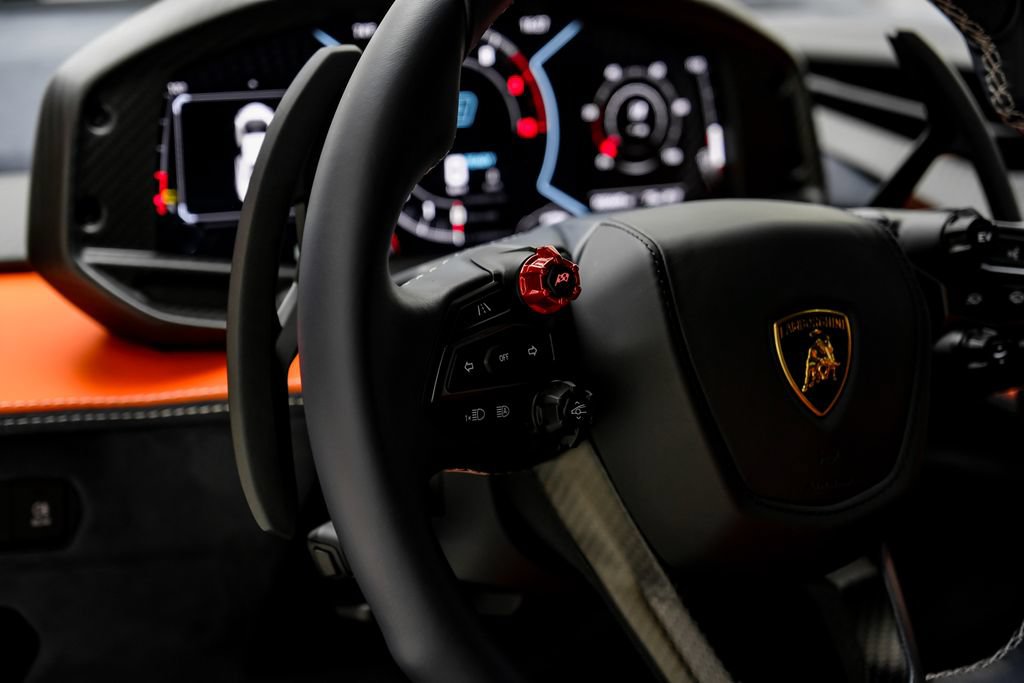 Used 2025 Lamborghini Revuelto AWD/4WD image 17