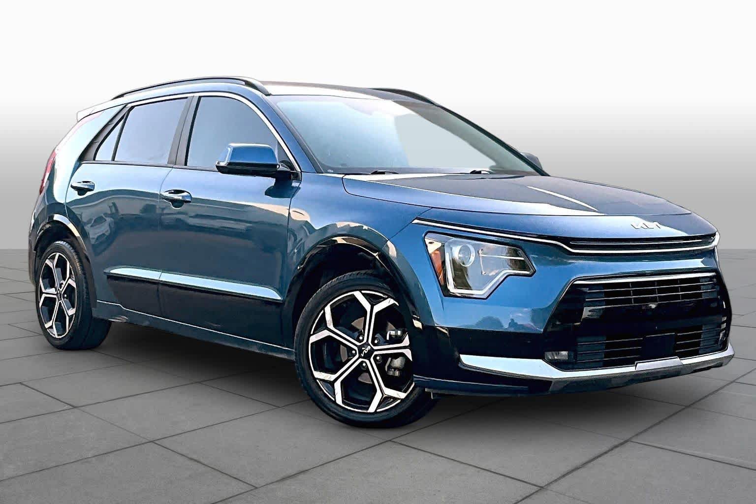 Used 2023 Kia Niro EX Touring FWD image 3