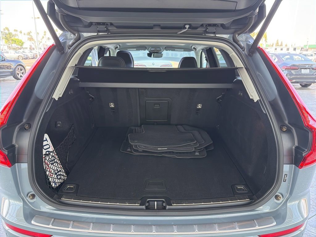 Used 2023 Volvo XC60 B5 Ultimate w/ Climate Package image 21