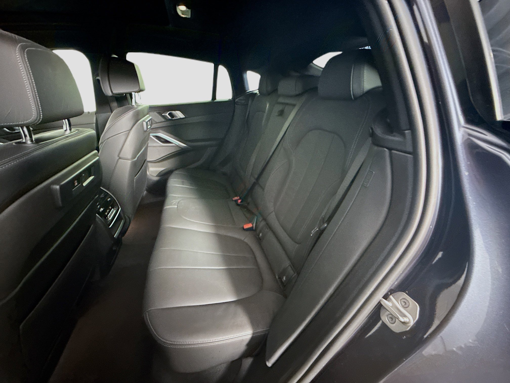 Used 2022 BMW X6 M50i w/ Dynamic Handling Package image 25