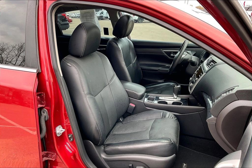 Used 2016 Nissan Altima 2.5 SL w/ Moonroof Package image 7