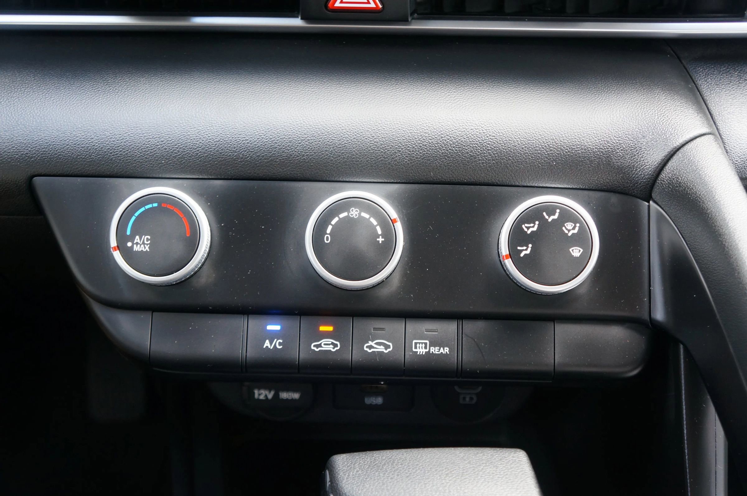 Used 2024 Hyundai Elantra SE image 38