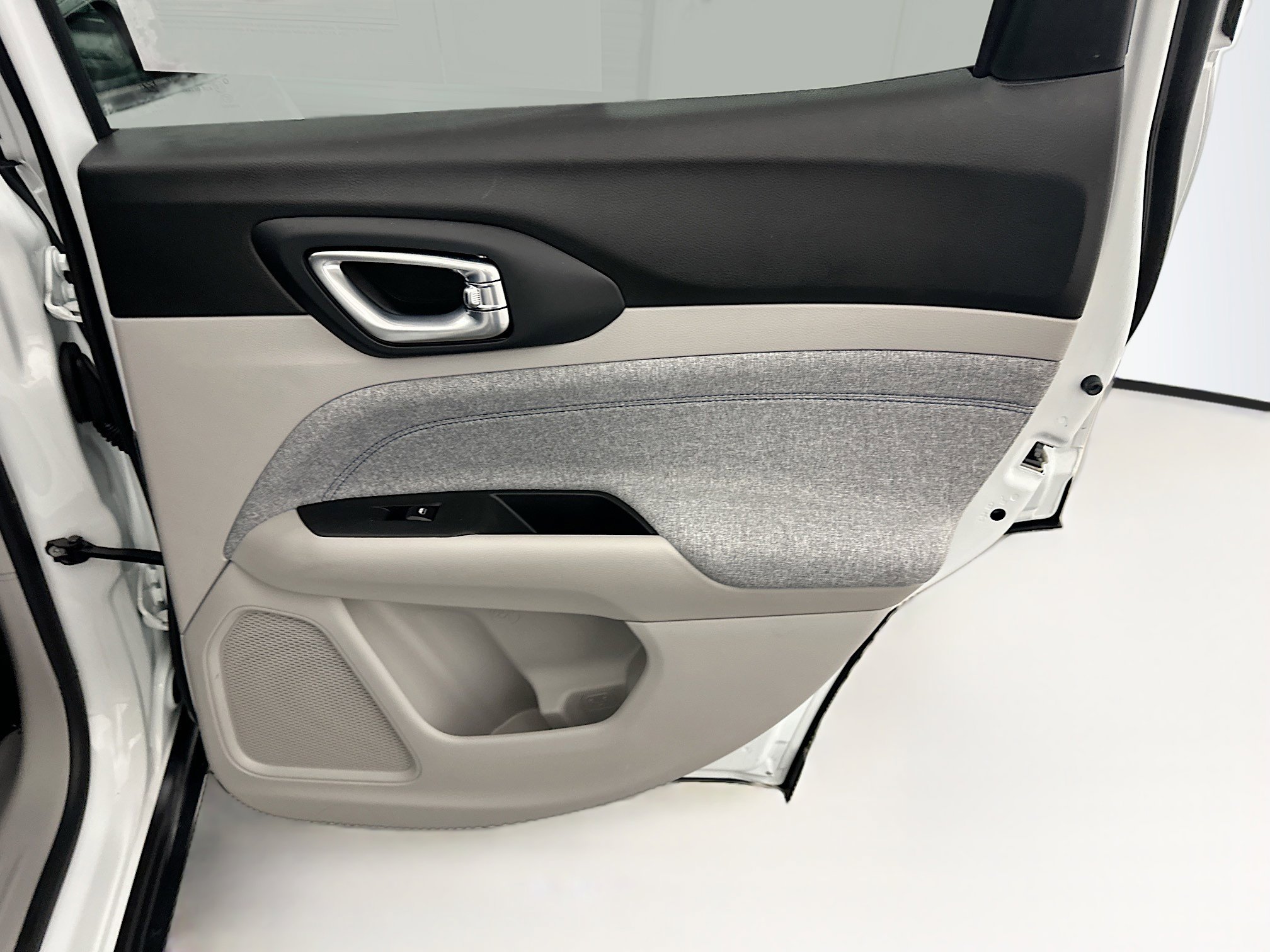 Used 2024 Jeep Compass Latitude w/ Convenience Group image 31