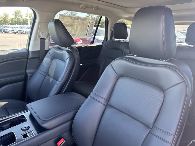 New 2026 Lincoln Aviator 2WD image 11