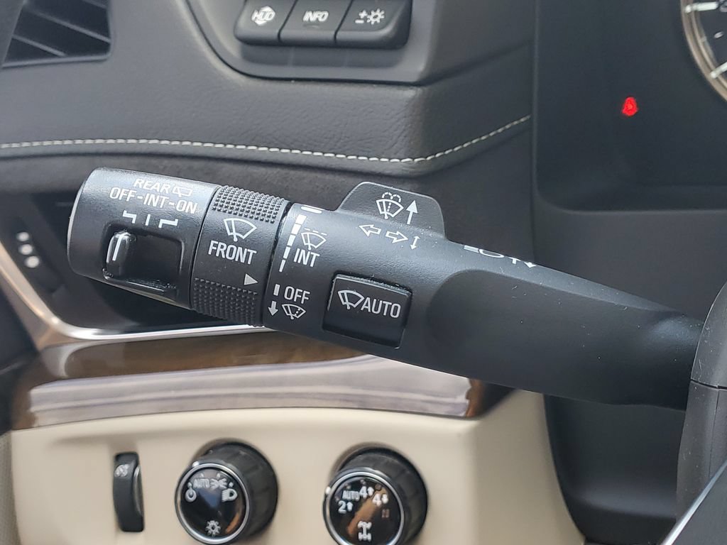 Used 2018 Cadillac Escalade Premium Luxury AWD/4WD image 25