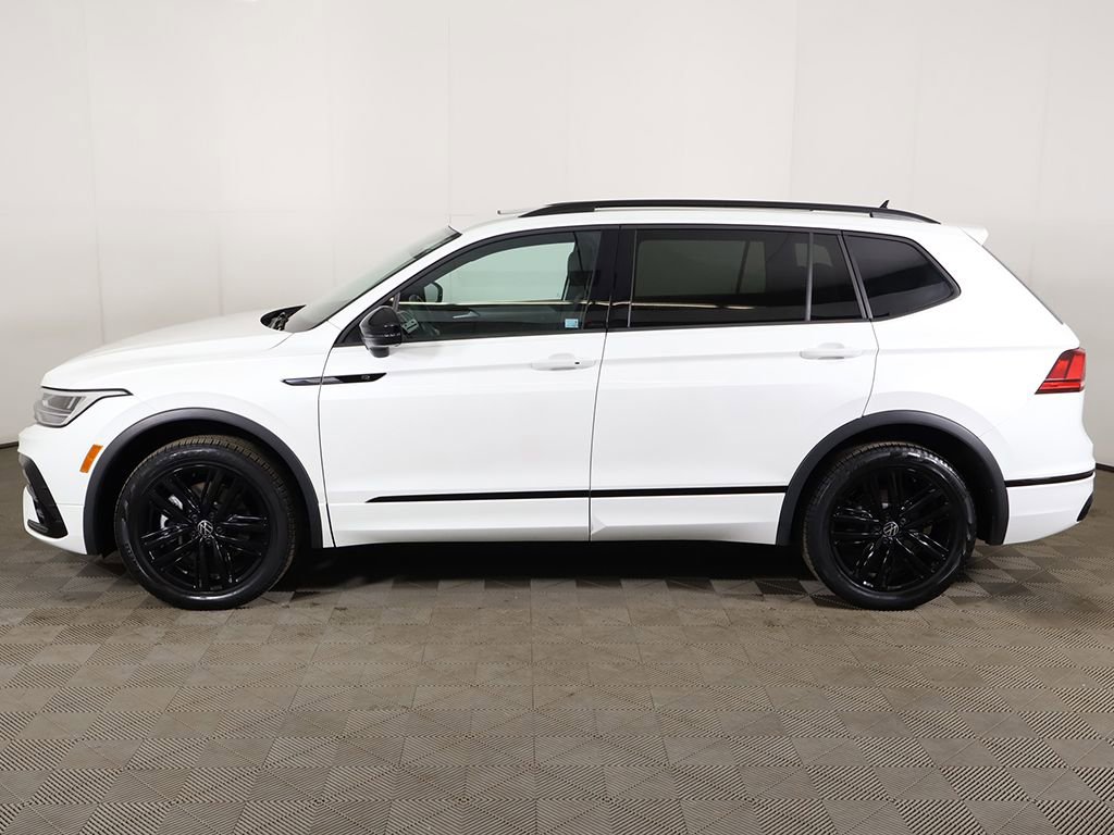 Used 2022 Volkswagen Tiguan SE R-Line image 18
