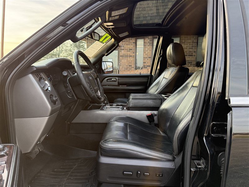 Used 2017 Ford Expedition EL Platinum image 5