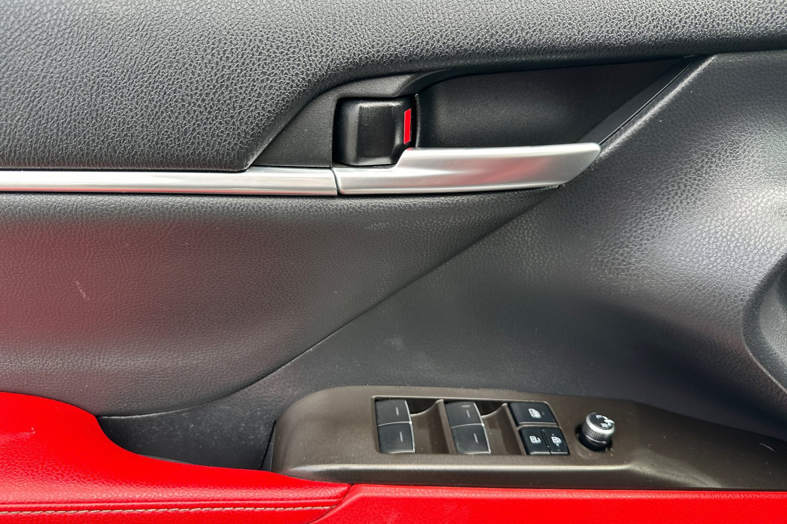 Used 2021 Toyota Camry XSE FWD image 11
