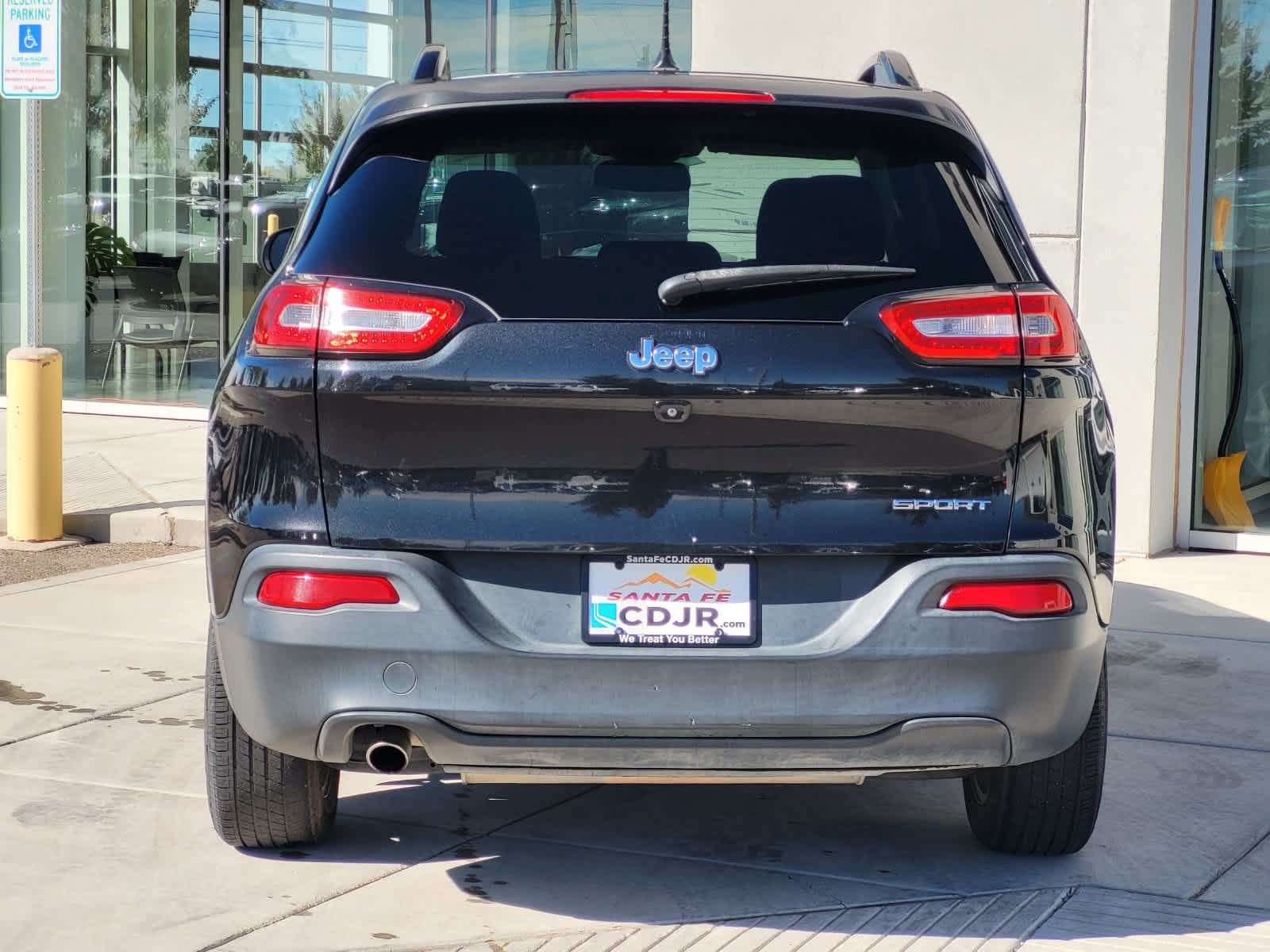 Used 2016 Jeep Cherokee Sport FWD image 6