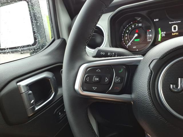 Used 2025 Jeep Wrangler Unlimited Sahara w/ Safety Group AWD/4WD image 18