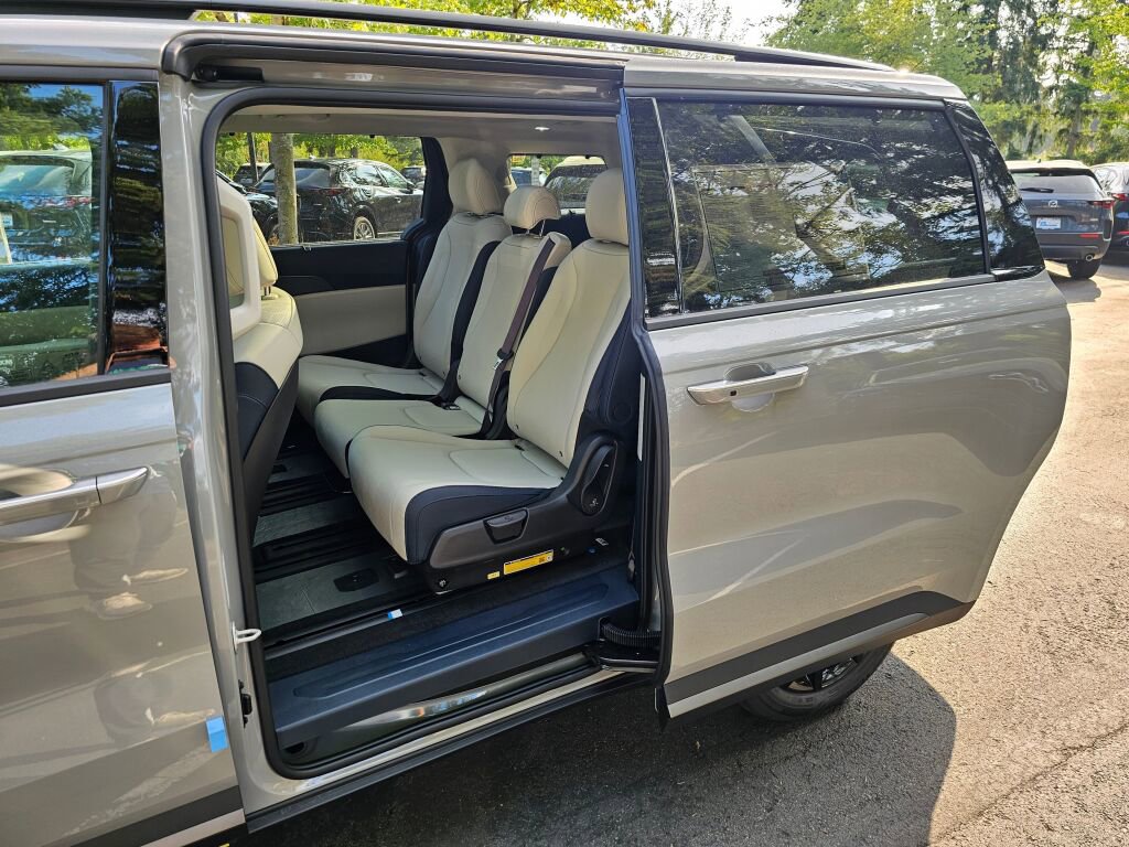 New 2026 Kia Carnival SX w/ SX Dark Edition Package image 23