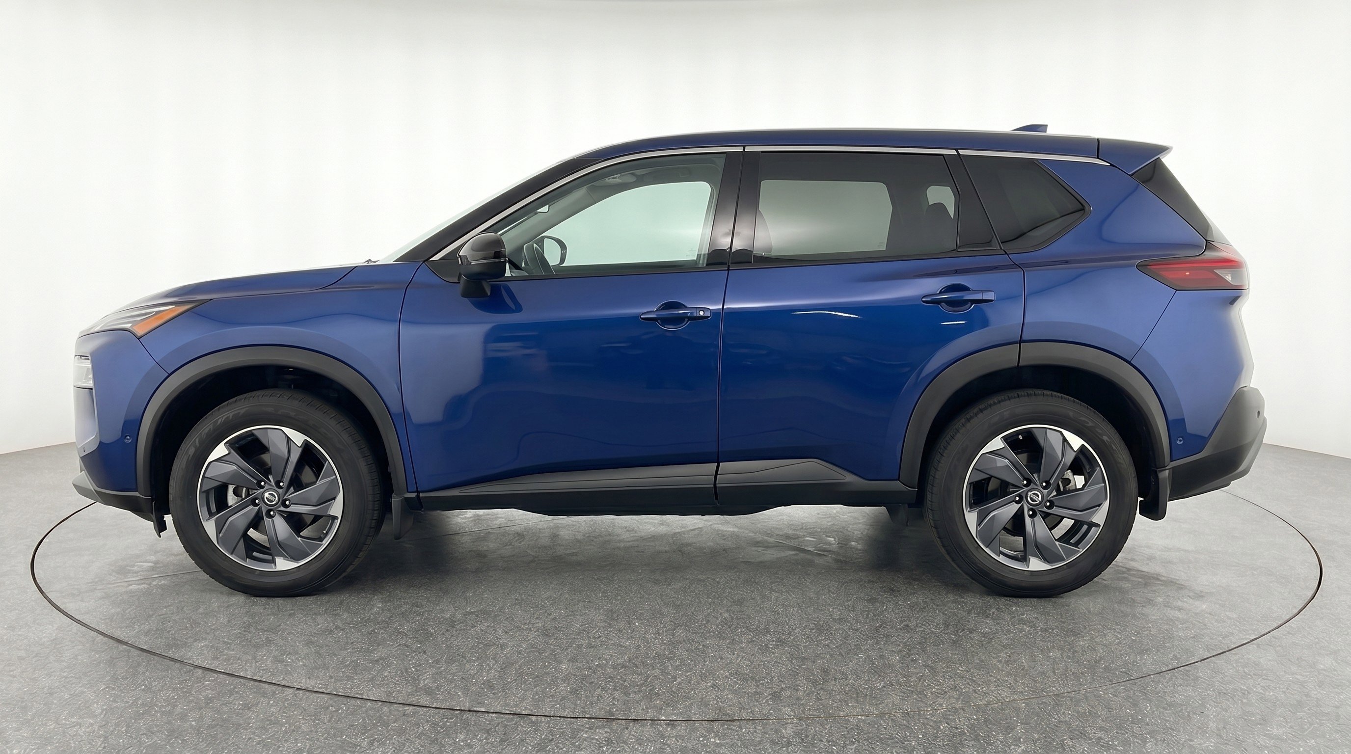 Used 2025 Nissan Rogue SV FWD image 5
