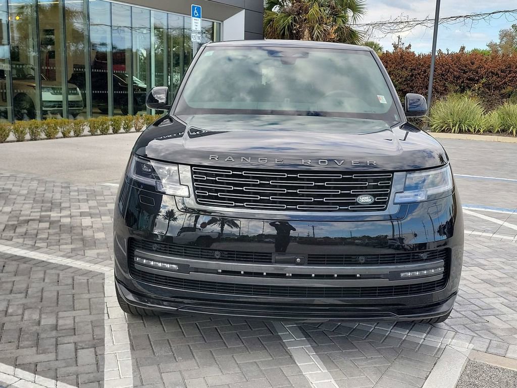 Used 2025 Land Rover Range Rover SE AWD/4WD image 8