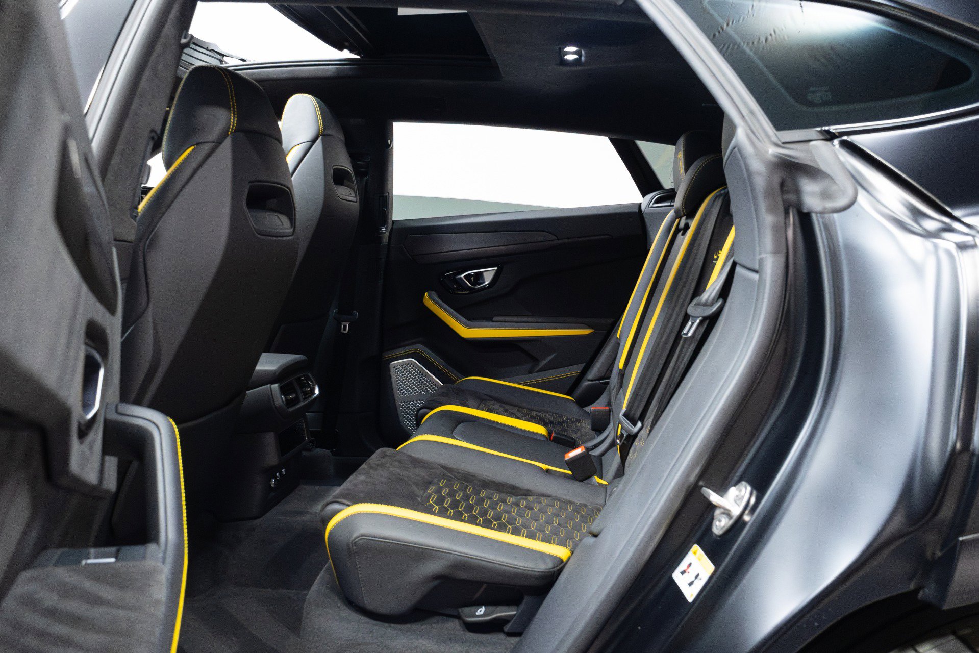 Used 2022 Lamborghini Urus image 43