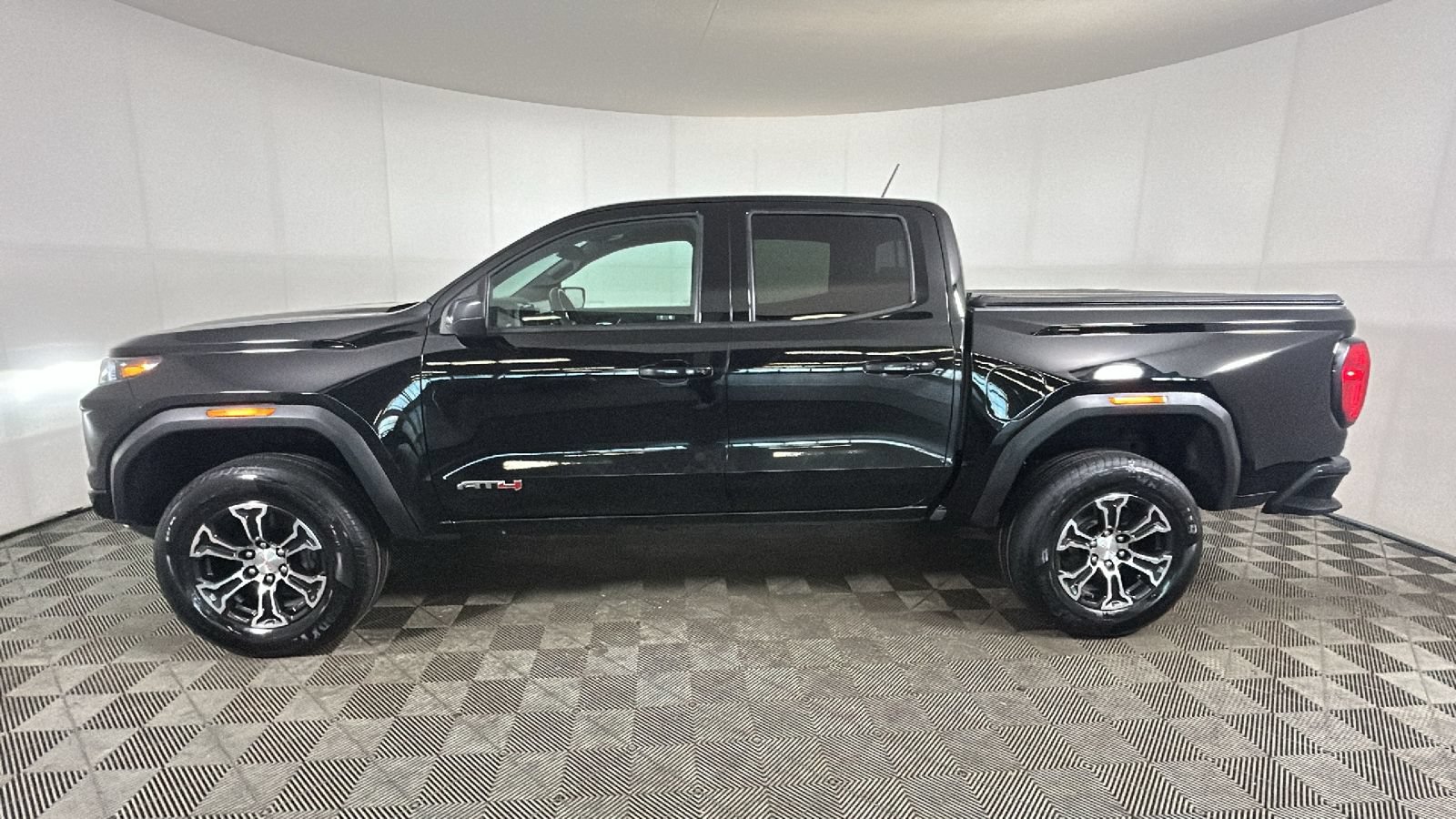 Used 2023 GMC Canyon AT4 AWD/4WD image 6