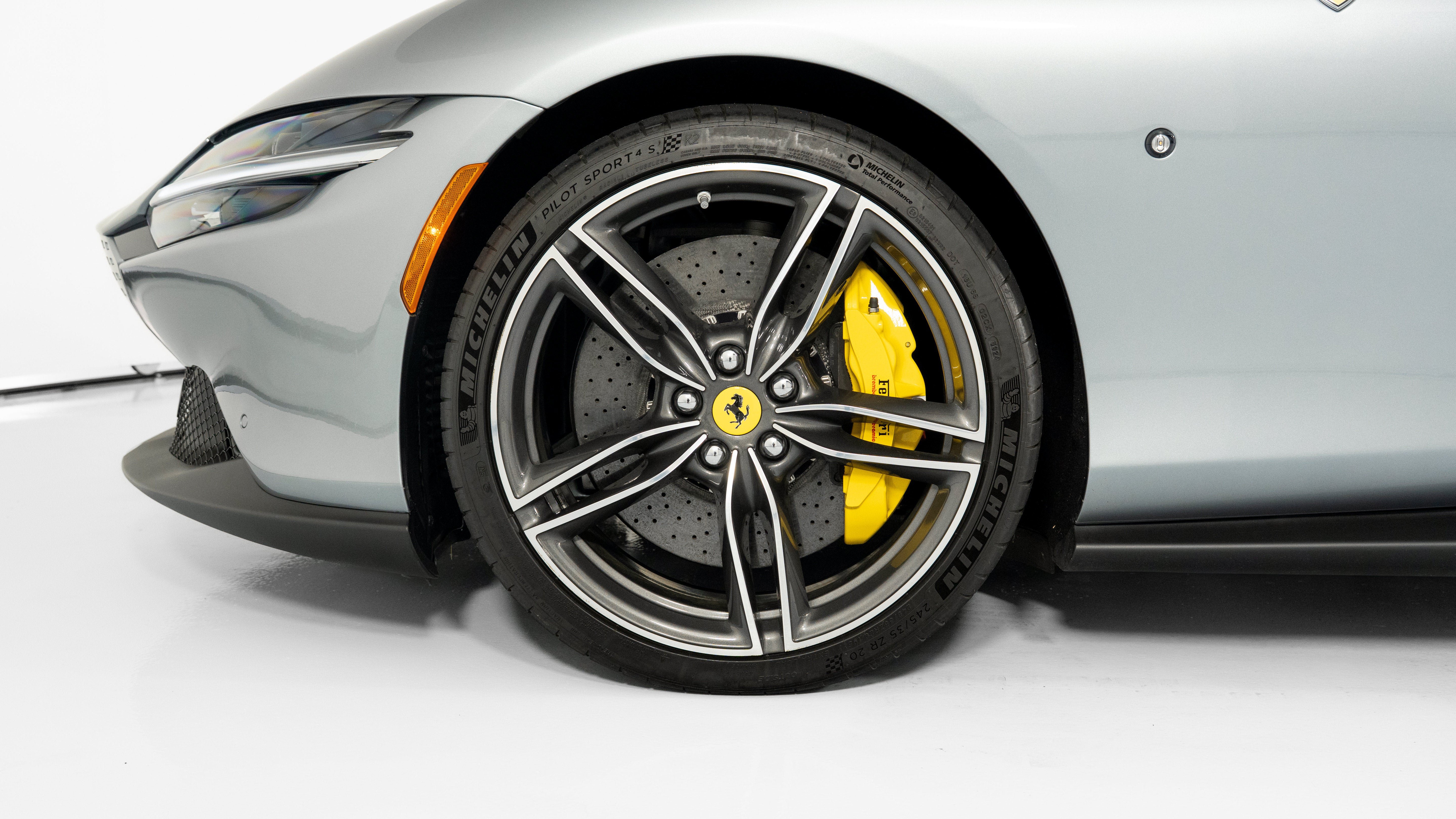 Certified 2025 Ferrari Roma Spider RWD image 10