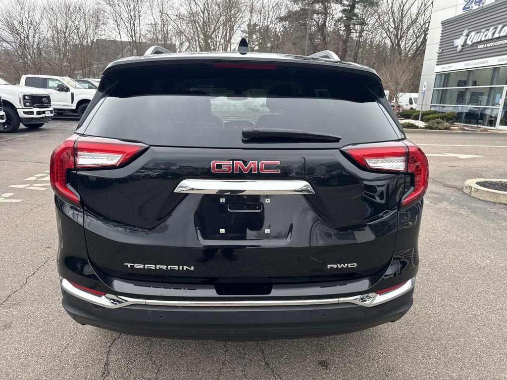 Used 2024 GMC Terrain SLT w/ Infotainment Package II image 4
