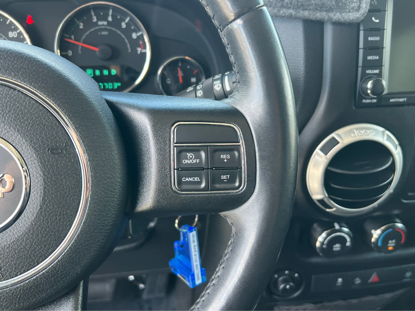 Used 2018 Jeep Wrangler Sahara w/ Connectivity Group image 29