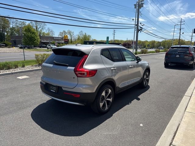 Certified 2025 Volvo XC40 B5 Plus AWD/4WD image 5