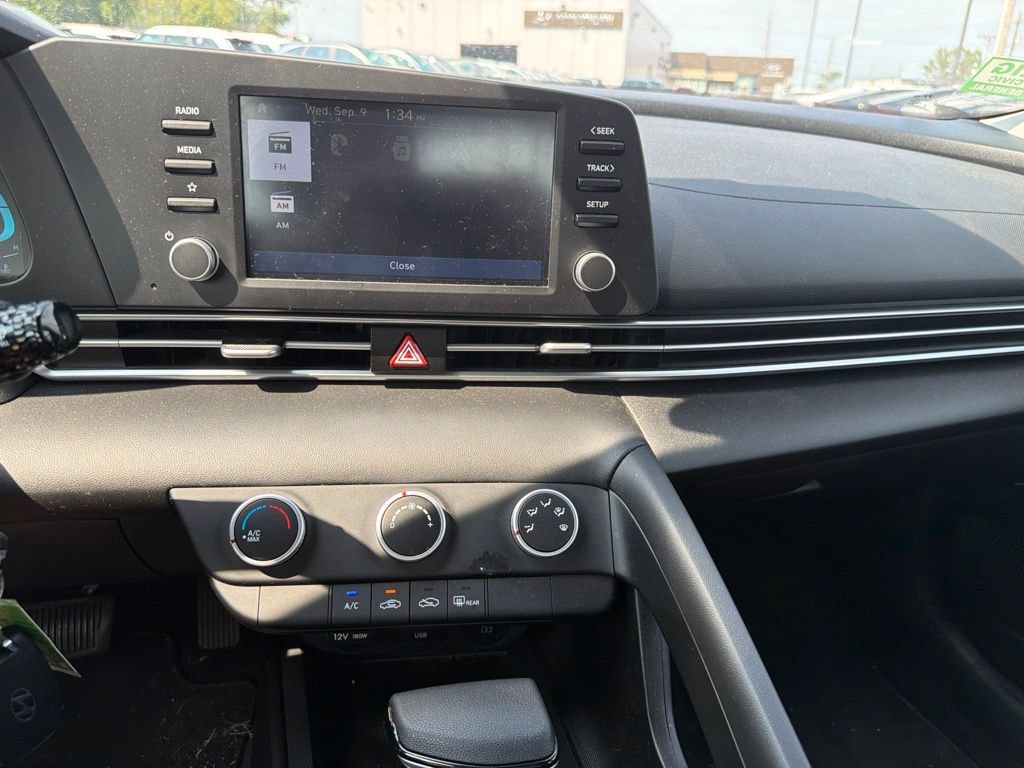 Certified 2025 Hyundai Elantra SE FWD image 22