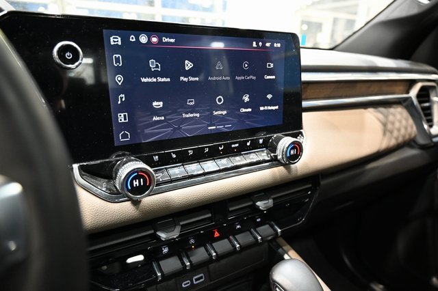 Used 2025 GMC Canyon Denali image 16