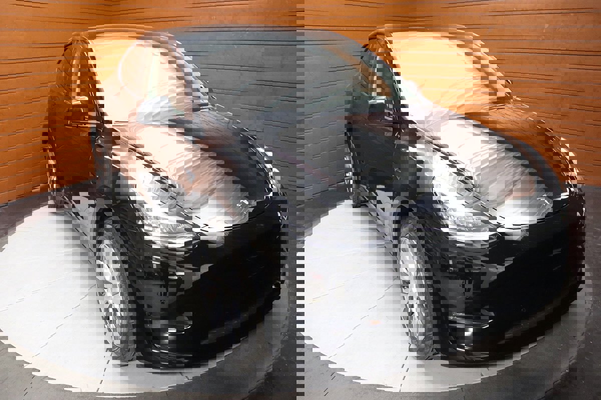 Used 2022 Tesla Model Y Long Range image 37