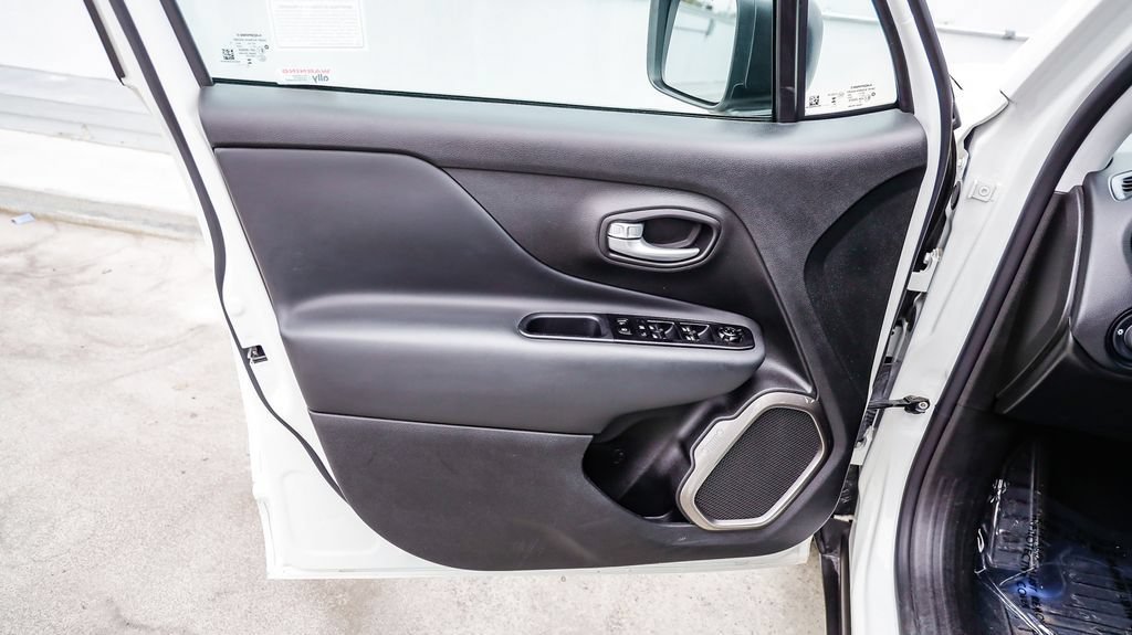 Used 2023 Jeep Renegade Latitude AWD/4WD image 24