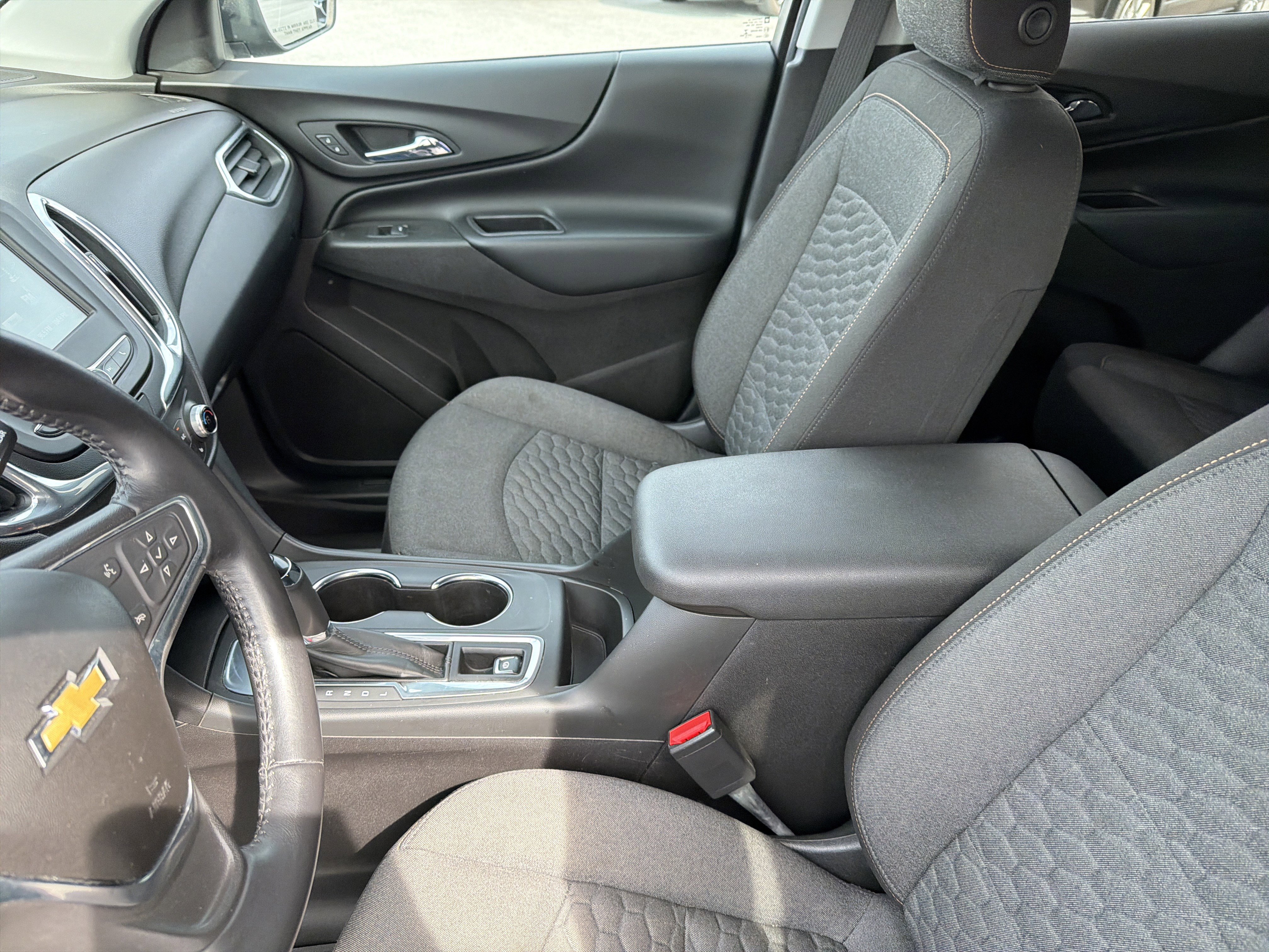 Used 2018 Chevrolet Equinox LT image 16