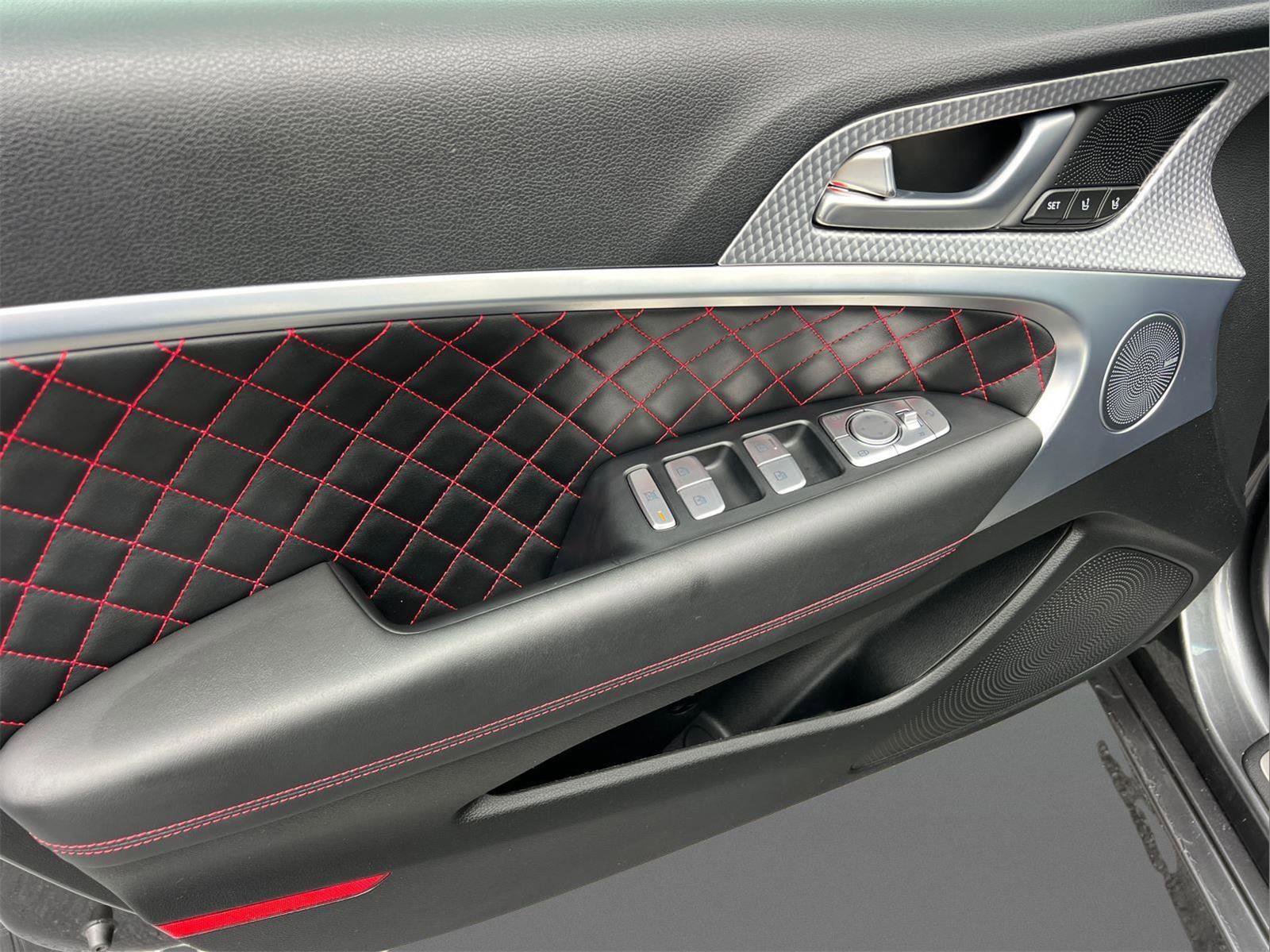 Used 2022 Genesis G70 3.3T image 11