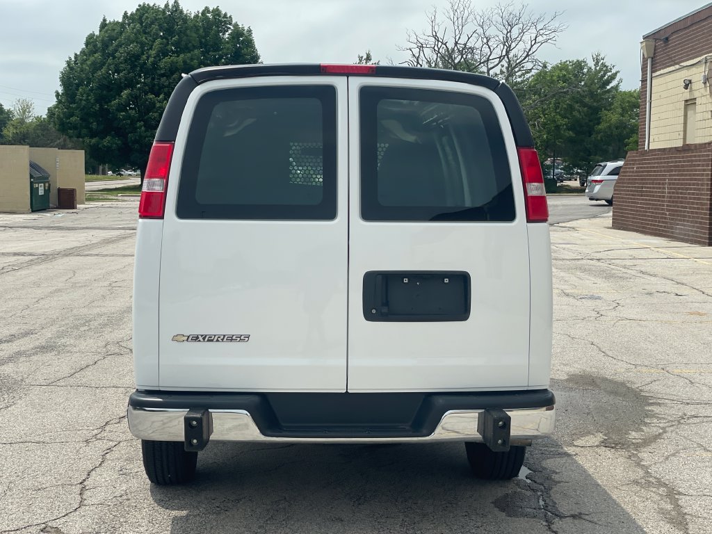 Used 2024 Chevrolet Express 2500 w/ Driver Convenience Package RWD image 4