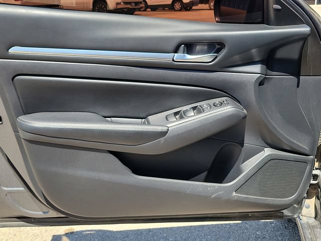 Used 2022 Nissan Altima 2.5 SV FWD image 11