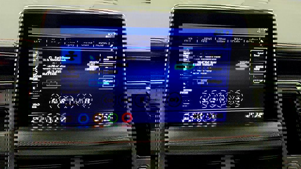 Used 2021 Chevrolet Suburban RST w/ Luxury Package image 19