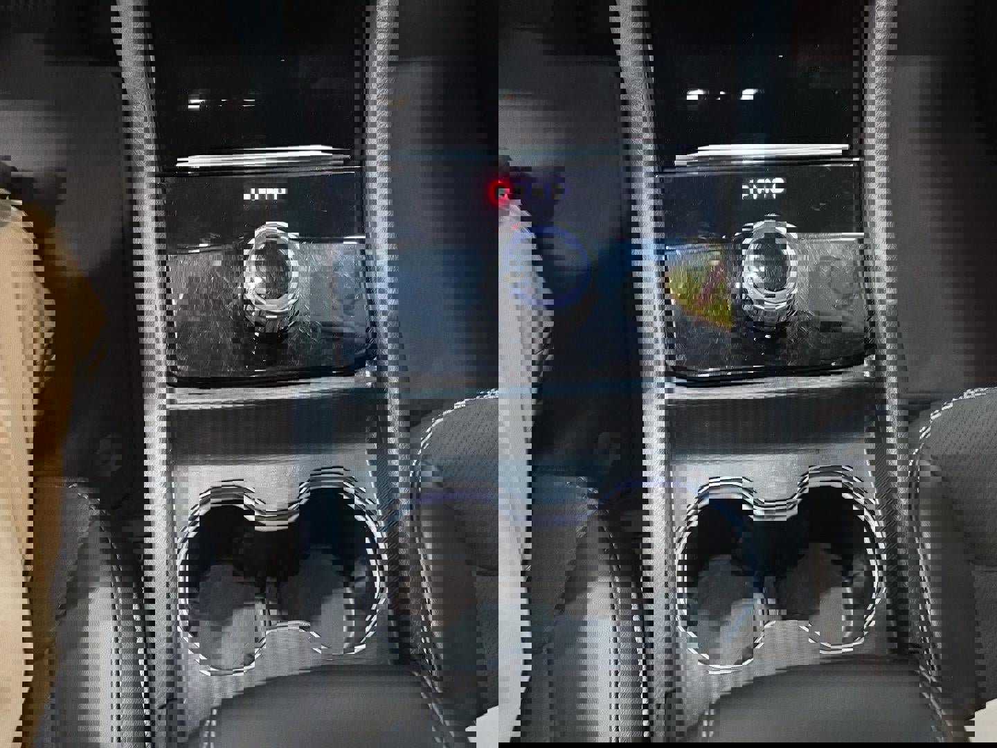 Used 2024 Jeep Grand Cherokee Altitude image 17