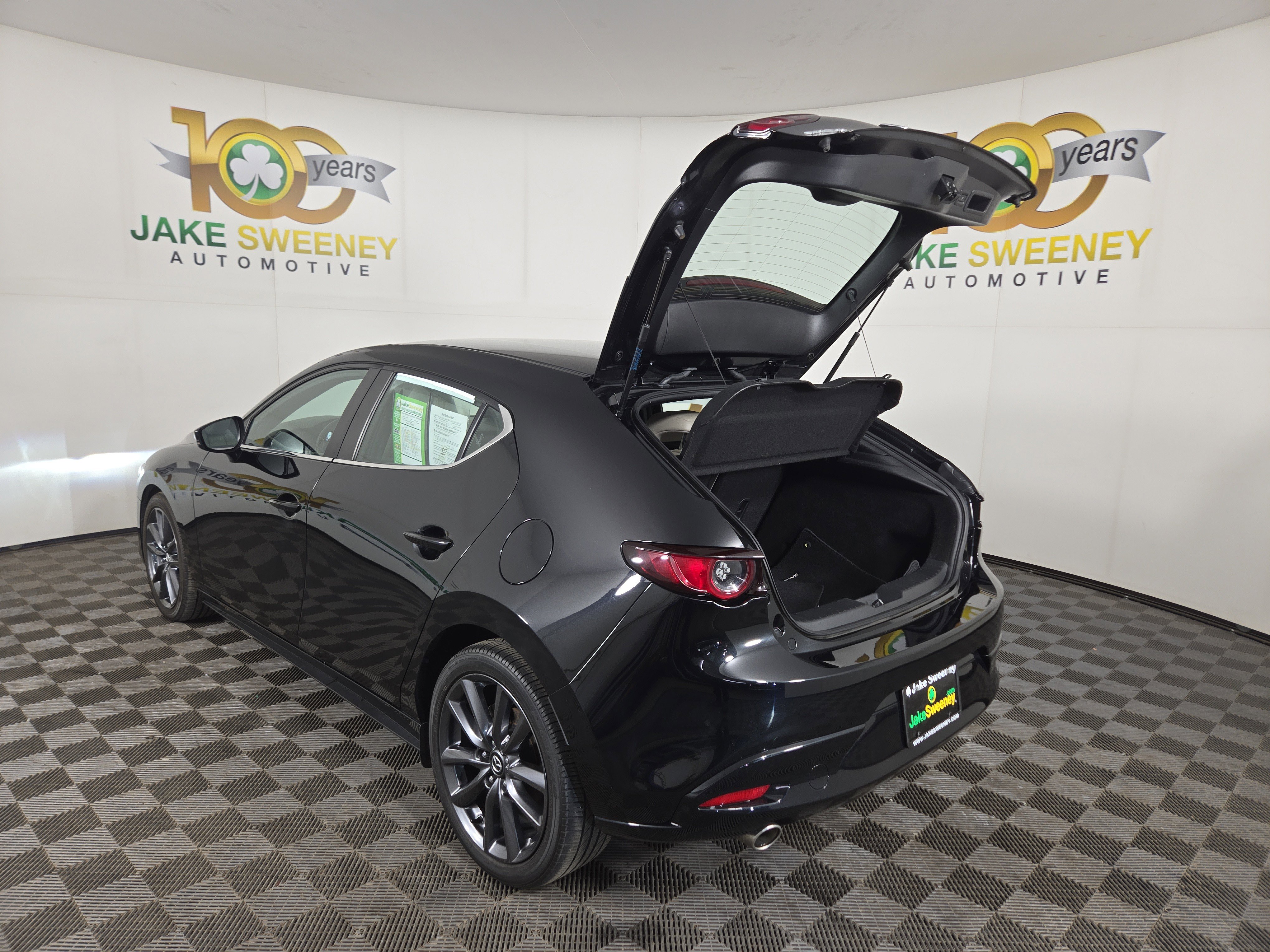 Used 2019 MAZDA MAZDA3 Hatchback w/ Preferred Package image 32