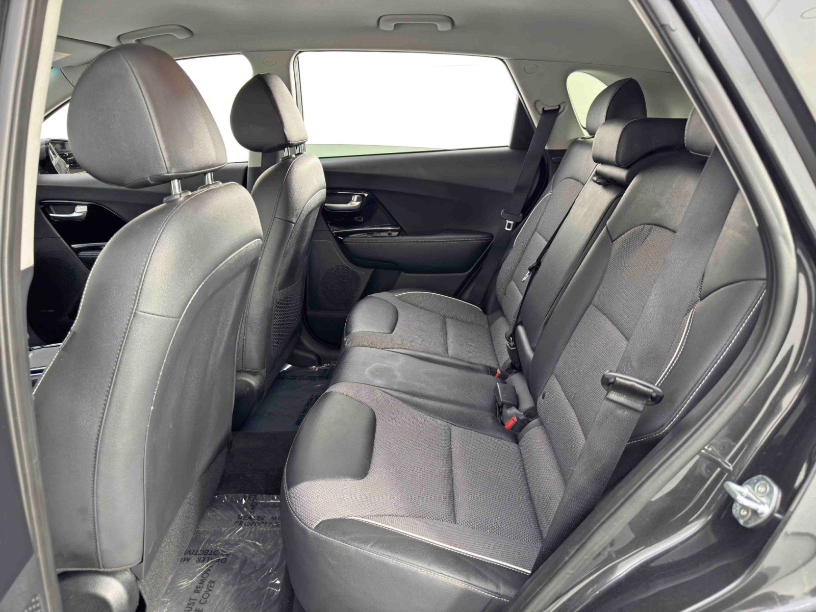 Used 2022 Kia Niro EX image 34