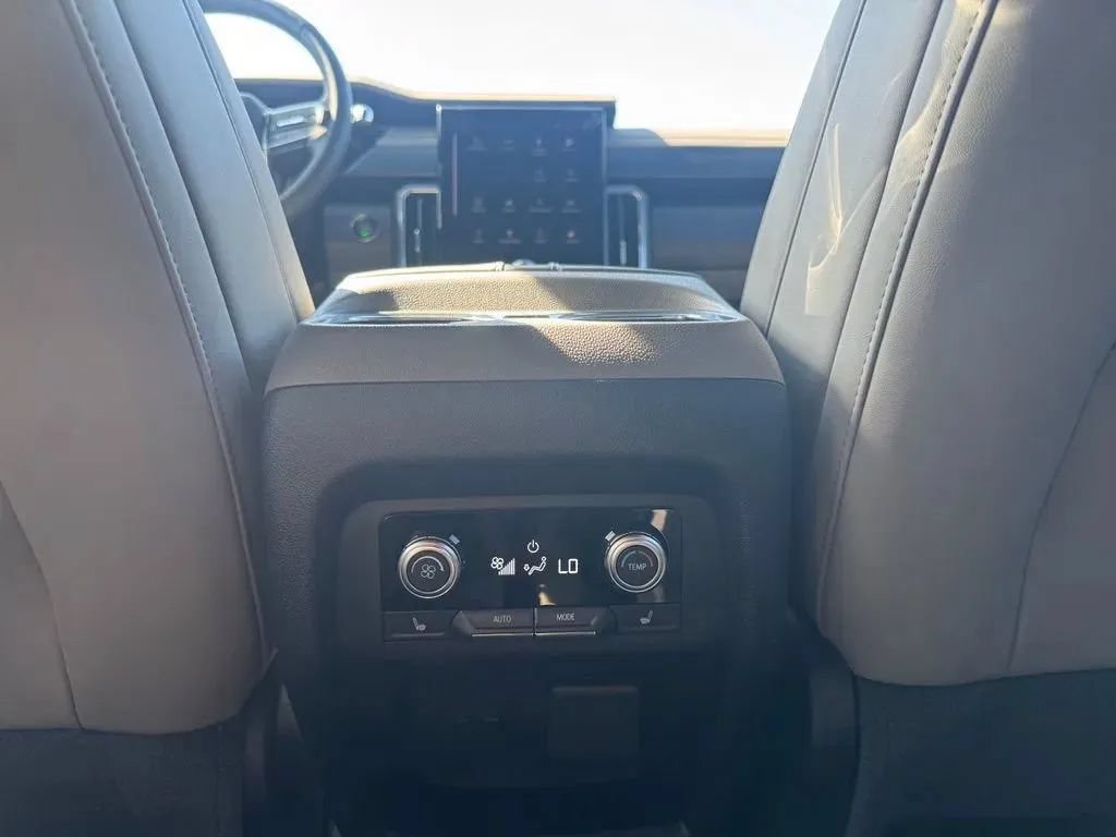 New 2027 GMC Acadia Elevation w/ Elevation Premium Package FWD image 20