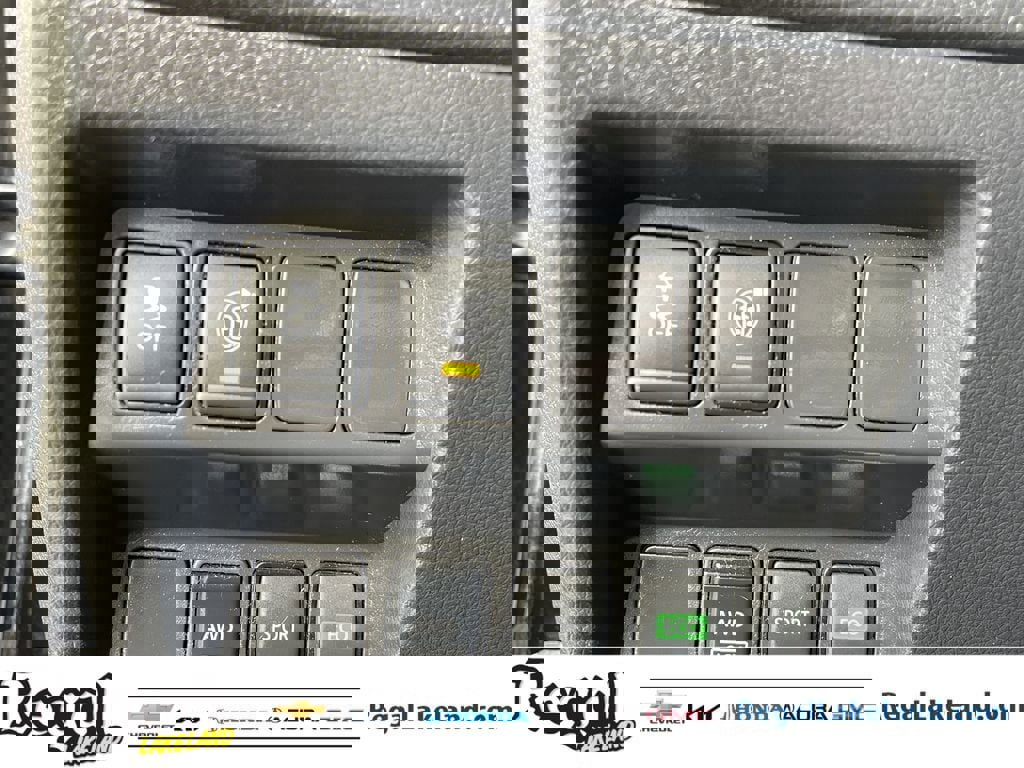 Used 2017 Nissan Rogue SV image 25