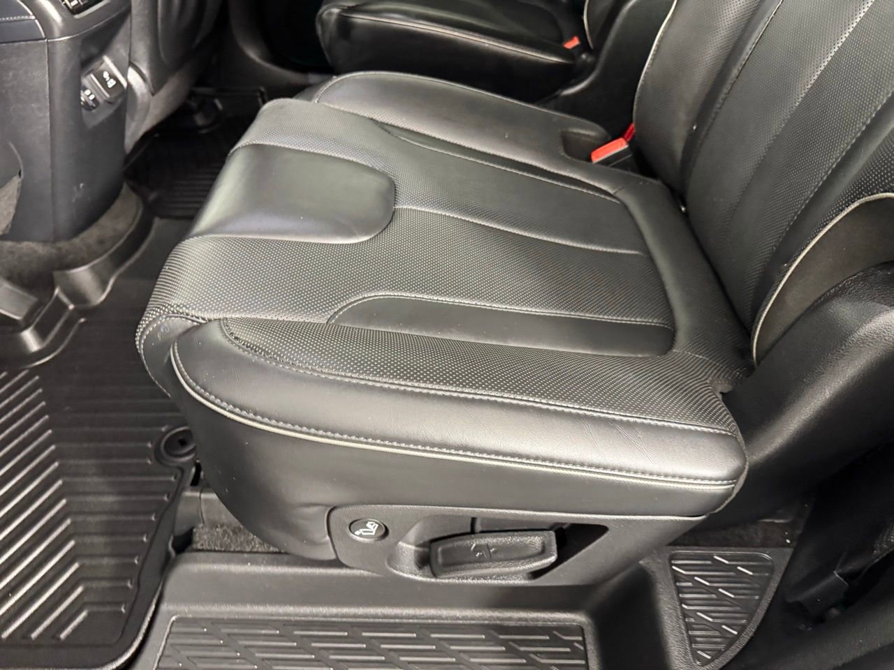 Used 2022 Hyundai Palisade Limited w/ Cargo Package image 28